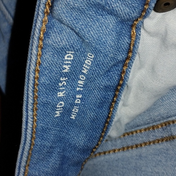 Universal Thread - Picture 2 of 4